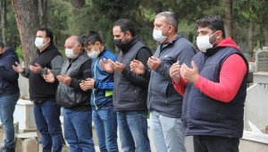 İzmir'de su taşkını kurbanları son yolculuğuna uğurlandı