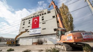 İzmir'in kalbinde kentsel dönüşüm için ilk yıkım