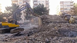 Kahramanmaraş'ta depreme dayanıksız okullar yıkılıyor