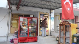 Karantinada olması gereken kadın market işletirken yakalandı