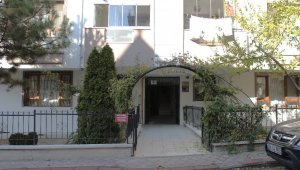 Karı-koca bıçakla düello yaptı