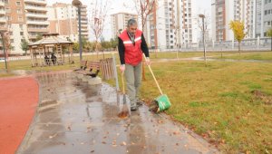 Kayapınar'da park ve bahçeler bakımdan geçiriliyor