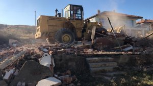 Kırıkkale'de riskli binalar yıkılıyor