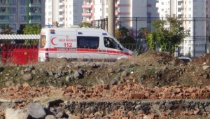 Kısıtlamada çalışan inşaat işçileri beton blok altında kaldı: 2'si ağır 3 yaralı