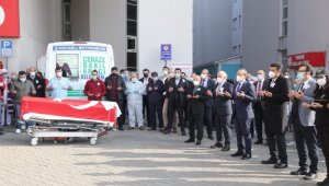 Korona virüse yenik düşen doktor son yolculuğuna uğurlandı