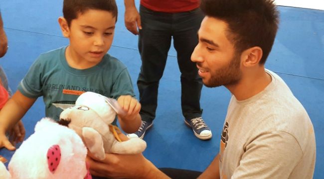 Kuzeni Umut için yola çıktı, özel çocuklara umut oldu