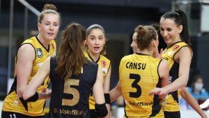Lider VakıfBank erteleme maçında galip