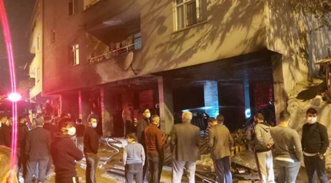 Mahalleli sokağa döküldü, sosyal mesafe unutuldu