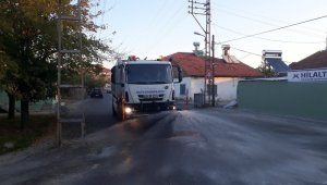 Malatya'da cadde ve sokaklar ilaçlı sularla yıkanıyor