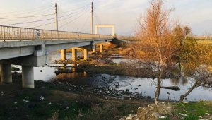 Menderes Nehri alarm vermeye başladı
