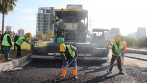 Mersin Büyükşehir, 34. Cadde'de asfalt çalışması yapıyor