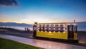 Nostaljik tramvay Çiğdem, yeni yıl için süslendi