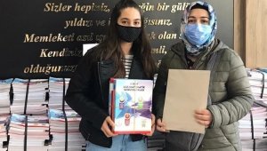 Öğrencilere sınavlara hazırlık kitabı