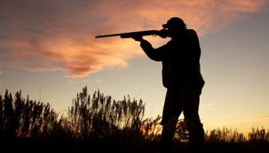 Okul müdür yardımcısı domuz avında vuruldu