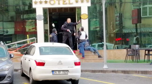 Otelde polise saldırı: 1 şehit, 4 yaralı