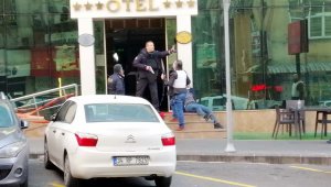 Otelde polise saldırı: 1 şehit, 4 yaralı