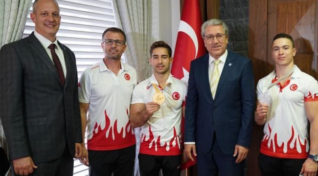 Rektör Budak, Egeli milli sporcular Arıcan ve Çolak'ı tebrik etti