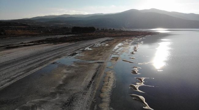 Salda Gölü'nde küçük adacıklar oluştu