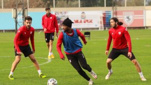 Samsunspor'da futbolcuları 'Yıldırım' çarptı: 30'ar bin TL ceza