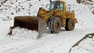 Sason da mahsur kalan üç araç kurtarıldı