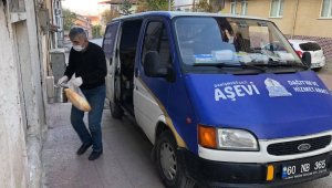 Sıcak yemekler evlere ulaştırıldı