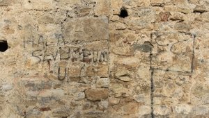 Sinop'ta tarihi surlara saygısızlık