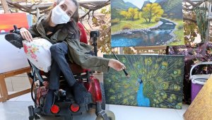 SMA hastası genç kadın, fırçasıyla mucizeler yaratıyor