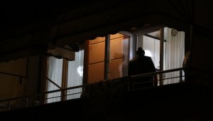 Tabancasını temizlemek isterken annesini vurdu