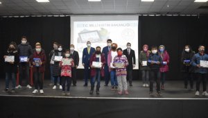 Tabletler Havran'da öğrencilere dağıtıldı