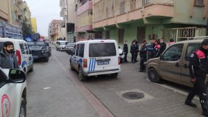 Tartışmaya müdahale eden 2 polis bıçaklandı