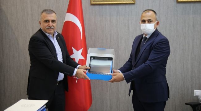 Tokat TSO'dan uzaktan eğitime tablet desteği geldi