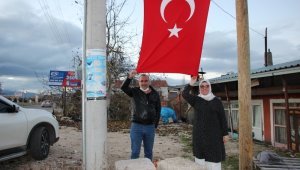 Türk bayrağı yenisiyle değiştirildi