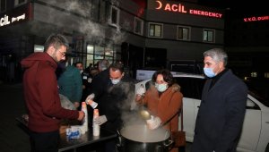 Tuşba Belediyesi'nden sağlık ve güvenlik çalışanlarına sıcak çorba ikramı