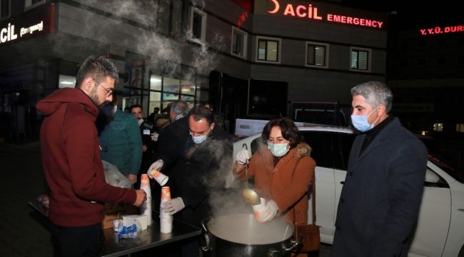 Tuşba Belediyesi'nden sağlık ve güvenlik çalışanlarına sıcak çorba ikramı