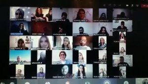 Üniversite öğrencilerinden online müzik partisi