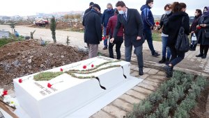 Usta Yönetmen mezarı başında anıldı