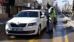 Van sokağa çıkma kısıtlamalarına uyuyor