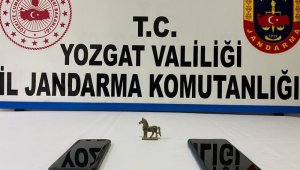 Yozgat'ta piyasa değeri 100 bin TL olan at figürlü heykel ele geçirildi