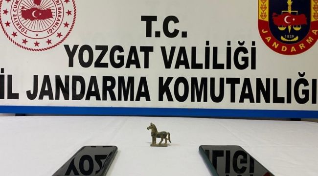 Yozgat'ta piyasa değeri 100 bin TL olan at figürlü heykel ele geçirildi