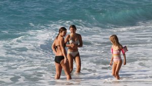 Yurtta kar, Alanya'da deniz keyfi