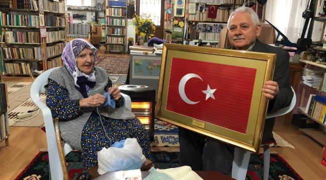 118 yaşındaki Zeliha nineden Mehmetçik'e hediye