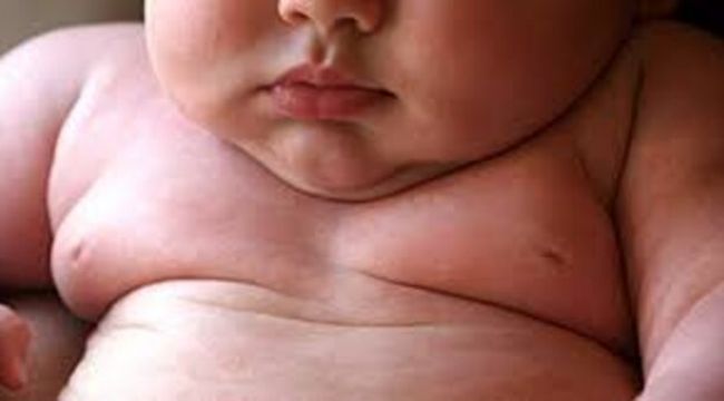 38 yaşındaki kadın 6.6 kilo bebek doğurdu