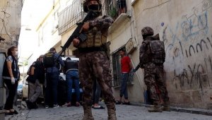 52 yılla aranan çocuk katili saklandığı evde yakalandı