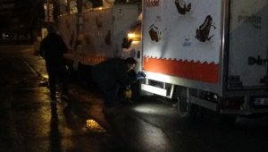 9 kamyonetin aküsünü çalıp ortadan kayboldular