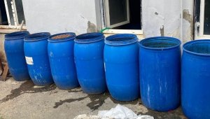 Adana'da 2 bin 443 litre sahte içki ele geçirildi