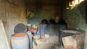 Adana'da bin 600 litre sahte içki ele geçirildi