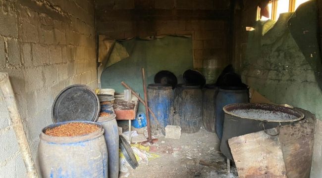 Adana'da bin 600 litre sahte içki ele geçirildi