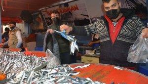 Aliağa pazarında görsel şölen