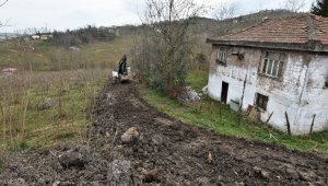 Altınordu'da yol seferberliği sürüyor