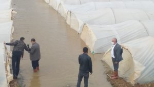 Antalya'da taşan dere ekili alanları su altında bıraktı